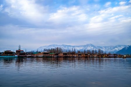 Saffron Symphony : Cultural Delights of Jammu and Kashmir